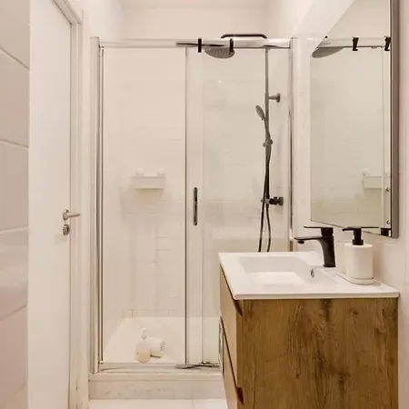 Ground Floor 2 Bedroom With Pool アパート リスボン